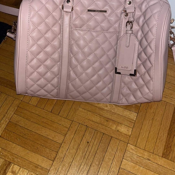 Woman’s Travel Duo - Picture 4 of 11